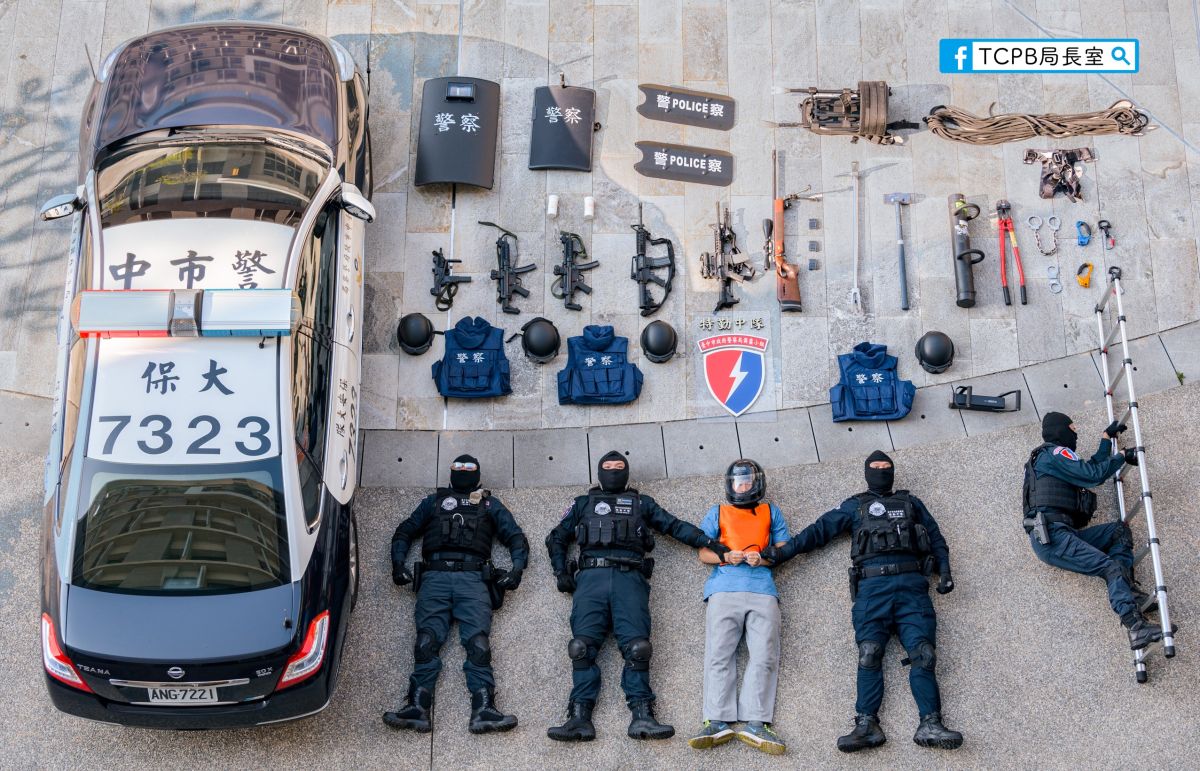 ▲台中市警察局保安警察大隊展示攻堅及執勤裝備開箱。 (圖／柳榮俊翻攝2019.9.19)