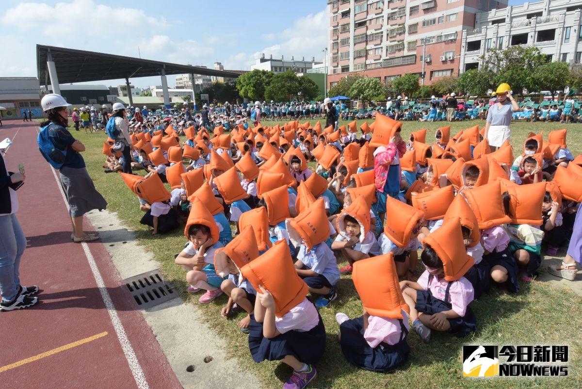 ▲國家防災日，彰化縣215所國中小各級學校同步實施1分鐘地震避難掩護演練。（圖／記者陳雅芳攝，2019.09.20）