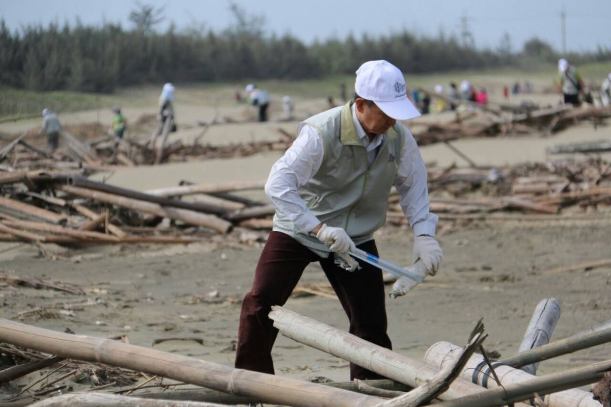 ▲聯合淨灘由高階經營主管帶領企業志工及眷屬約400人熱烈響應參與，共同守護海洋。（圖/淨灘企業提供，2019.09.21）