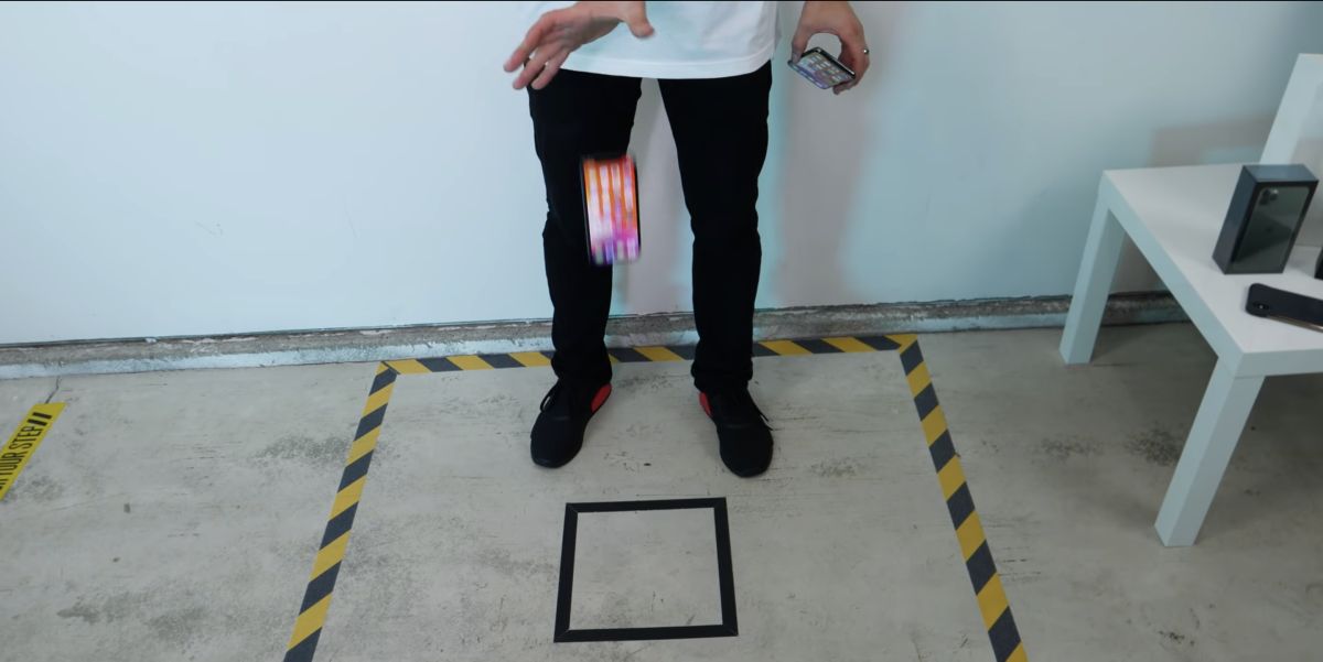 ▲而有一位網紅就想挑戰 iPhone11 Pro 的「耐摔程度」，實測結果讓大家都大呼「蘋果公司哭了」。（圖／ 翻攝自影片）