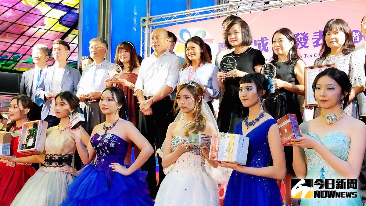 ▲高雄力拼觀光票選出高雄十大「化粧品」伴手禮。（圖／記者陳美嘉攝）