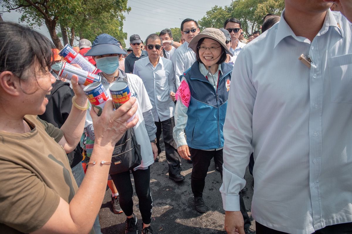▲總統蔡英文的高支持度能不能成為「綠色小雞」們的營養劑，將會是2020立委選戰的關鍵。（圖／翻攝自蔡英文 Tsai Ing-wen臉書）