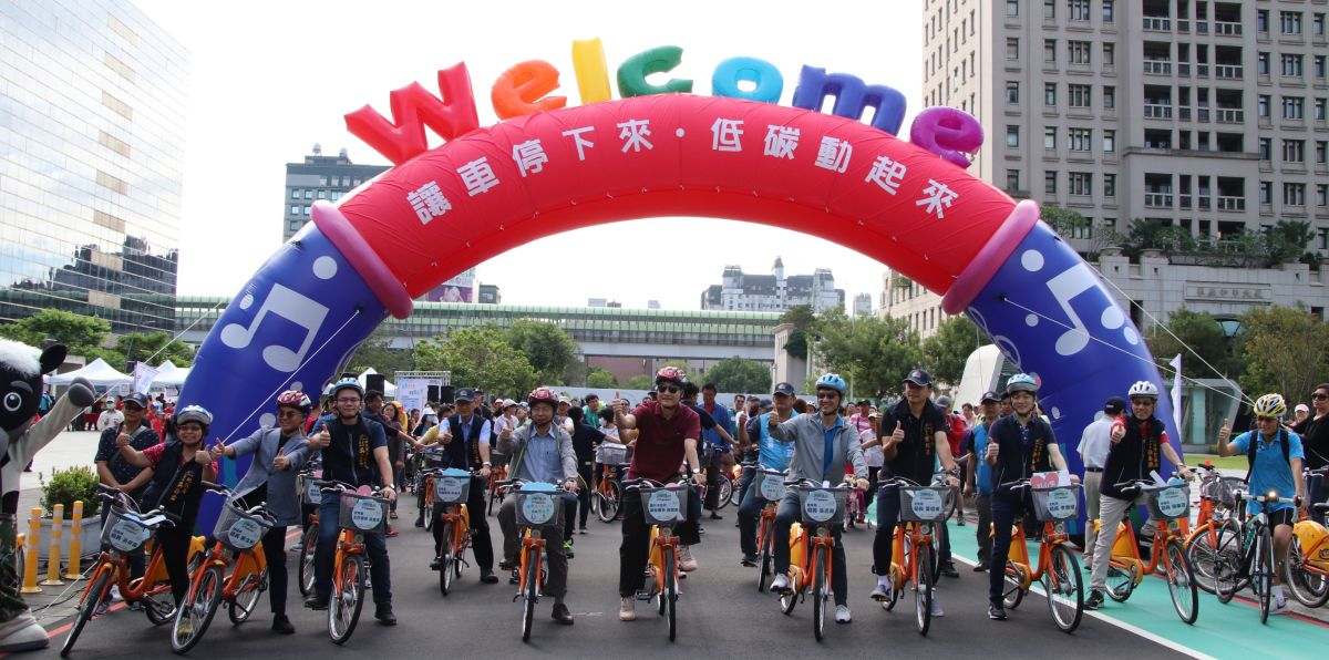 ▲台中市響應國際無車日，由環保局主辦「車停下來，低碳動起來」活動，五百民眾騎自行車響應。（圖／台中市環保局提供）