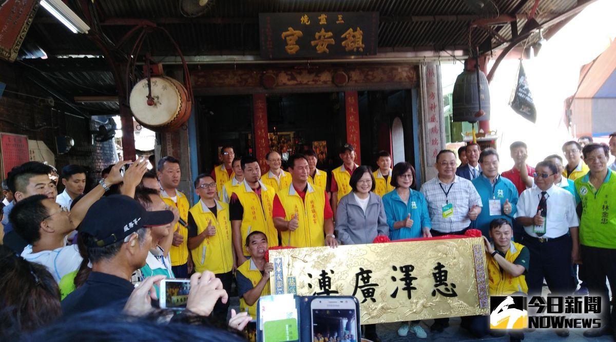 ▲總統蔡英文贈古蹟北港鎮安宮「惠澤廣溥」匾。（圖／記者洪佳伶攝，2019.09.21）