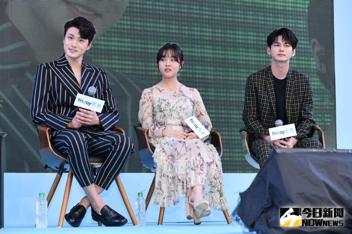 ▲《18歲的瞬間》三位演員邕聖祐（右起）、金香起、申承浩來台和粉絲相見歡。（圖／記者林柏年攝）