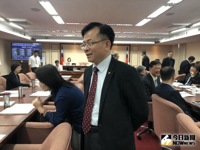 ▲NCC 代理主任委員陳耀祥今日於立法院報告5G釋照情況。（記者趙毓琪攝）