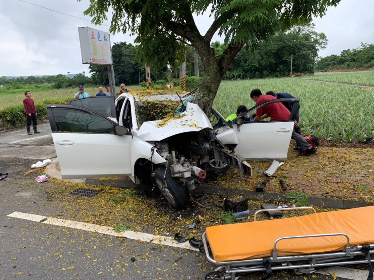 ▲22日中午，花蓮縣瑞穗鄉溫泉路發生一起酒駕自撞車禍，駕駛人當場死亡。（圖／警方提供）