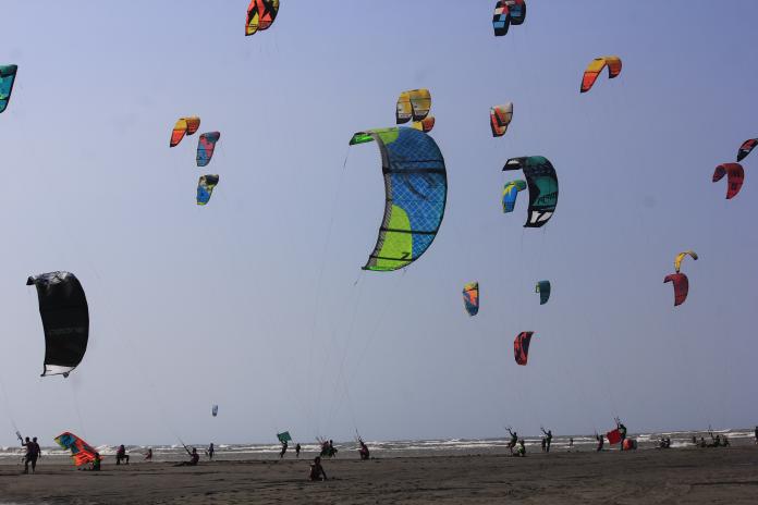 雙十賞台中海線風光　風箏衝浪輕旅行
