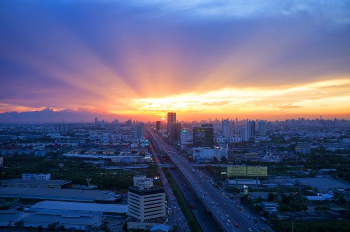 國家經社發展院最新的研究結果認為，曼谷西北側的那空那育府（Changwat Nakhon Nayok）為最佳首選。圖為研議中的新首都風景。（圖／Shutterstock）