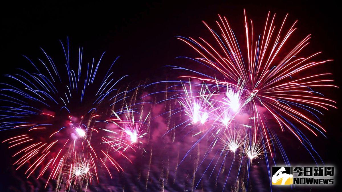▲24日晚間8點屏東將試放國慶焰火，民眾可搶先一睹為快。（資料照／記者陳美嘉攝）