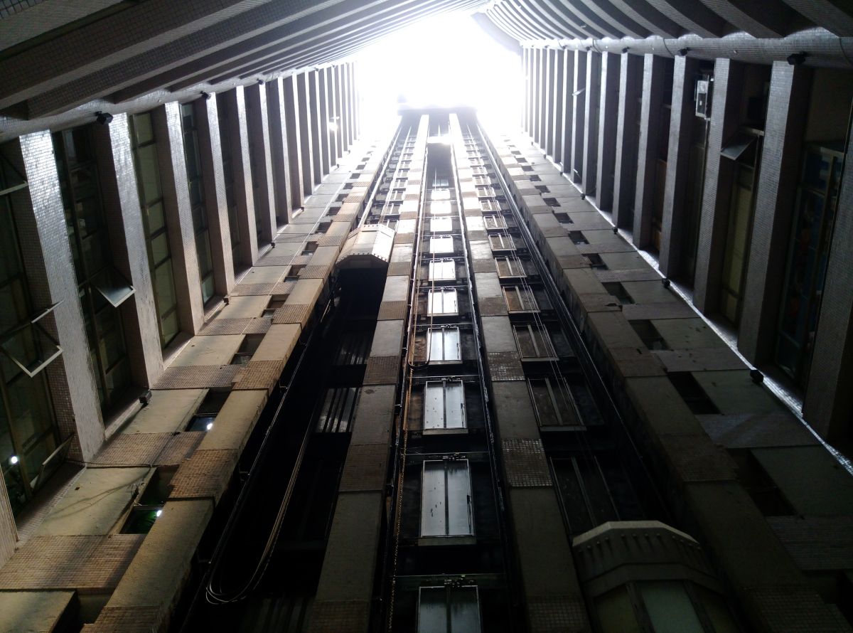 ▲日前有網友發現有些大樓的電梯不通往地下室，這樣的設計讓他感到相當納悶。（示意圖／取自維基百科）