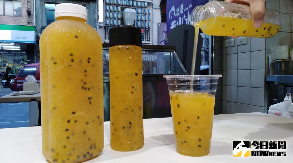 ▲杏仁豆腐第三代老闆娘蔡佩吟，傳承父親蔡秀山的好手藝，更不斷創新口味。（圖／記者洪佳伶攝）