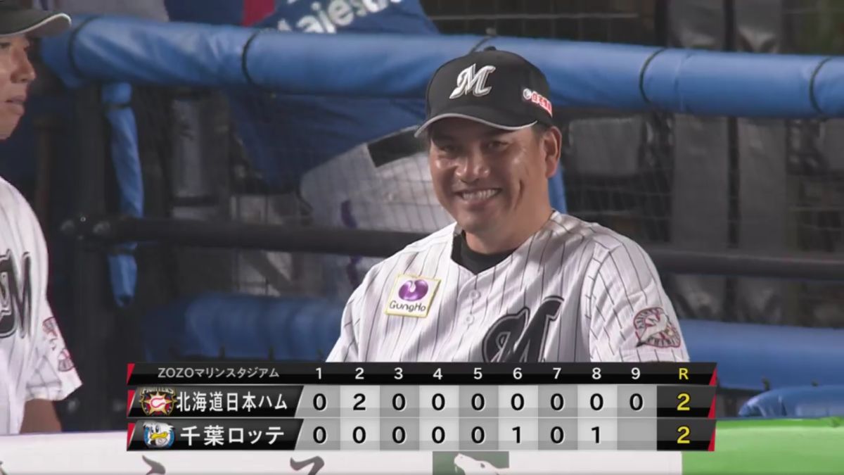 ▲9月2日羅德火腿戰9局上半王柏融代打被三振，井口監督露出令人發寒的笑容。（圖／截自洋聯TV）