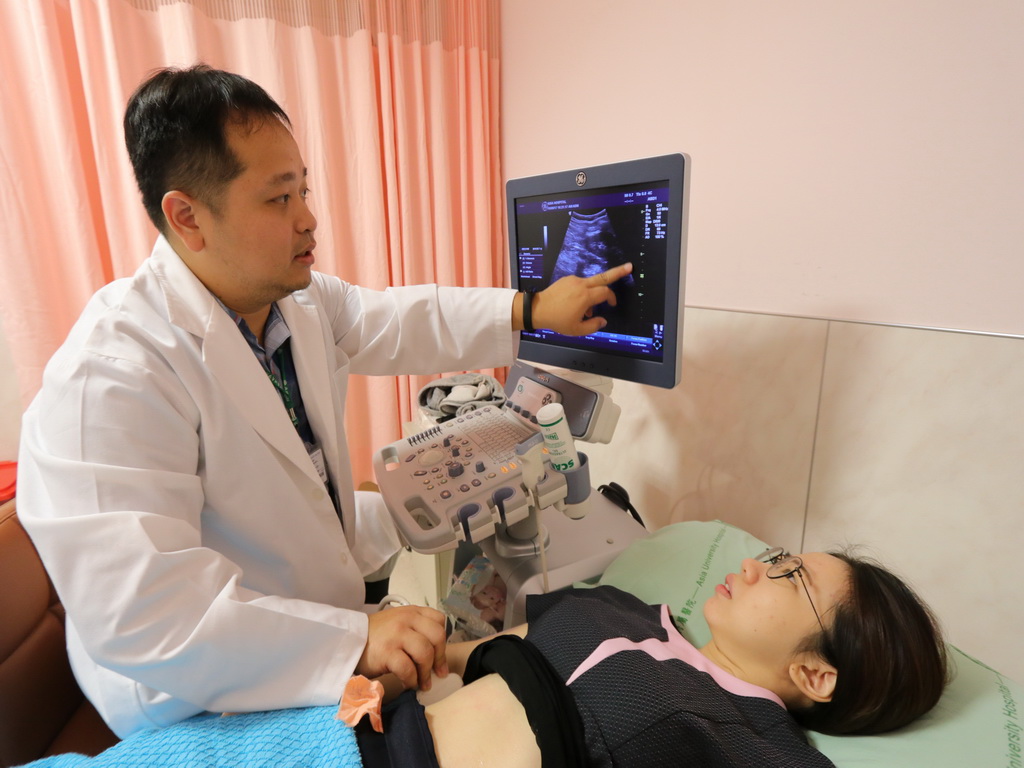 ▲醫生診治情形。 (圖／醫院提供2019.9.24)