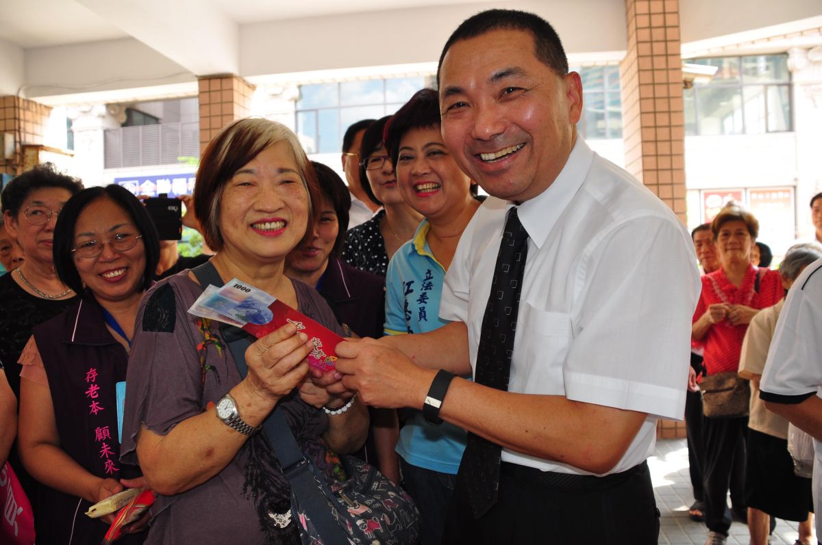 ▲新北市政府將於25日起陸續發放重陽敬老禮金。（圖／新北市社會局提供）