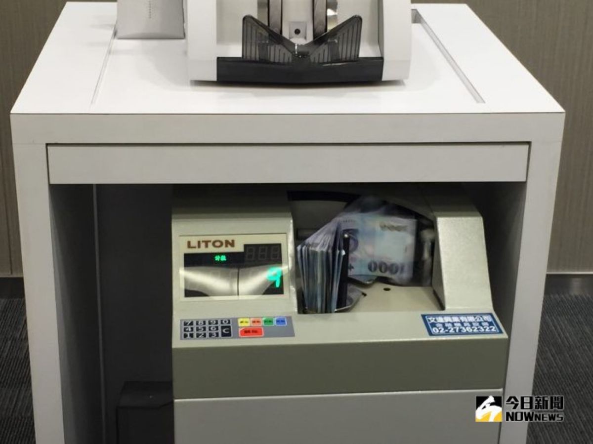 ▲財政部近日修正相關規定，將黃金改以「賣出價」計值，並放寬上櫃有價證券也可作為擔保品。（圖／NOWnews資料照）