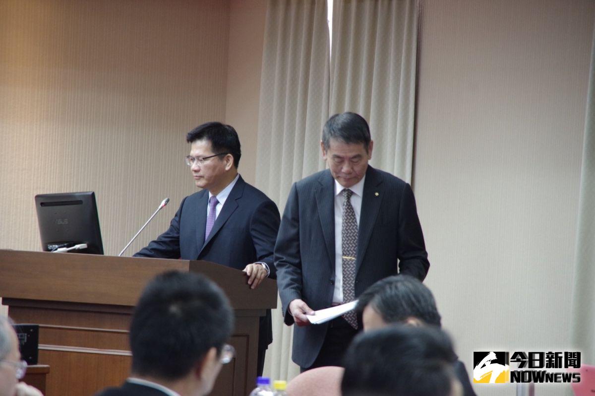 ▲針對私菸案，華航董事長謝世謙表示，非主管職將於 10 月 1 日生效，但行政懲處部分，則按企業工會要求僅對內宣布。（圖／記者陳致宇攝, 2019.09.25）