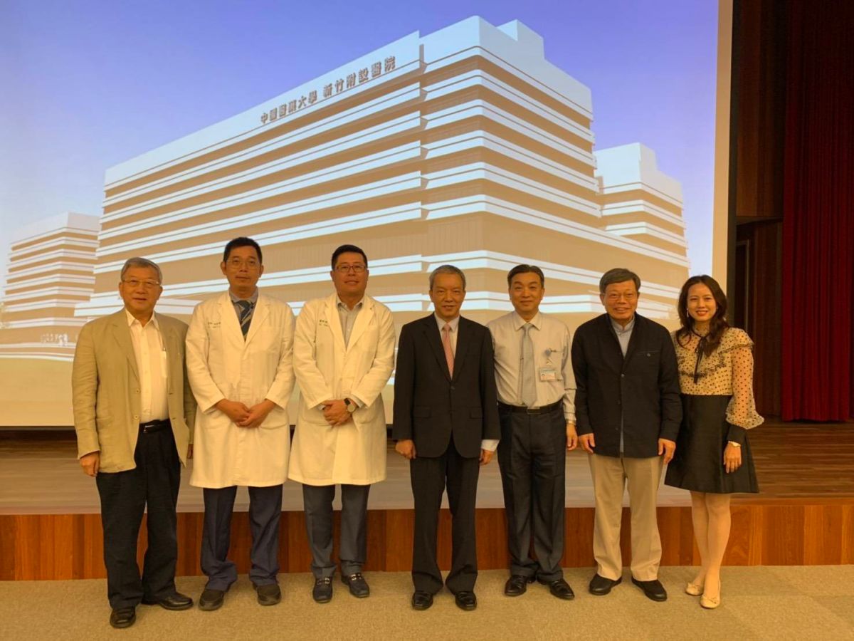 ▲新北地檢署檢察長朱兆民（左四）赴中醫大新竹附醫演講，強調「醫療暴力零容忍」。（圖／中醫大新竹附醫提供）