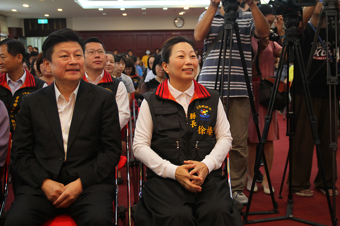 ▲花蓮縣長徐榛蔚施政滿意度居全國之冠，今與丈夫傅崐萁一同出席頒獎典禮。（圖／記者鄭志宏攝）
