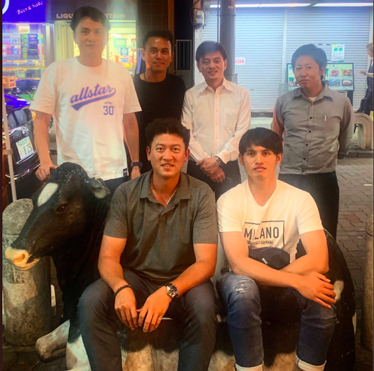 王建民與蕭一傑、張奕等人一同在日本某燒肉店用餐。（圖／取自大西宏明推特）