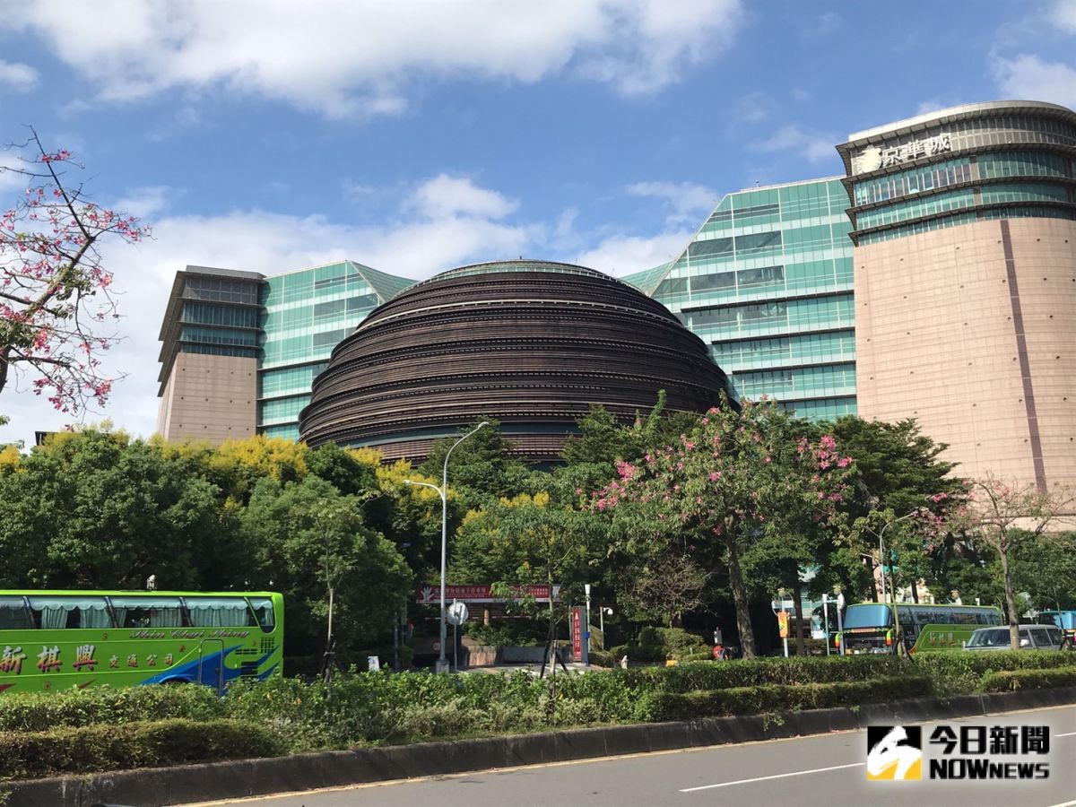 ▲京華城容積率爭議不斷，導致柯文哲陷貪污風暴，沈慶京、應曉薇、彭振聲至今仍未走出北檢。（圖／NOWnews資料照）