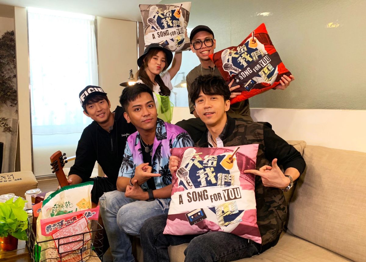 ▲光良擔任《交給我們巴》幫唱嘉賓。（圖／靛癮製作）