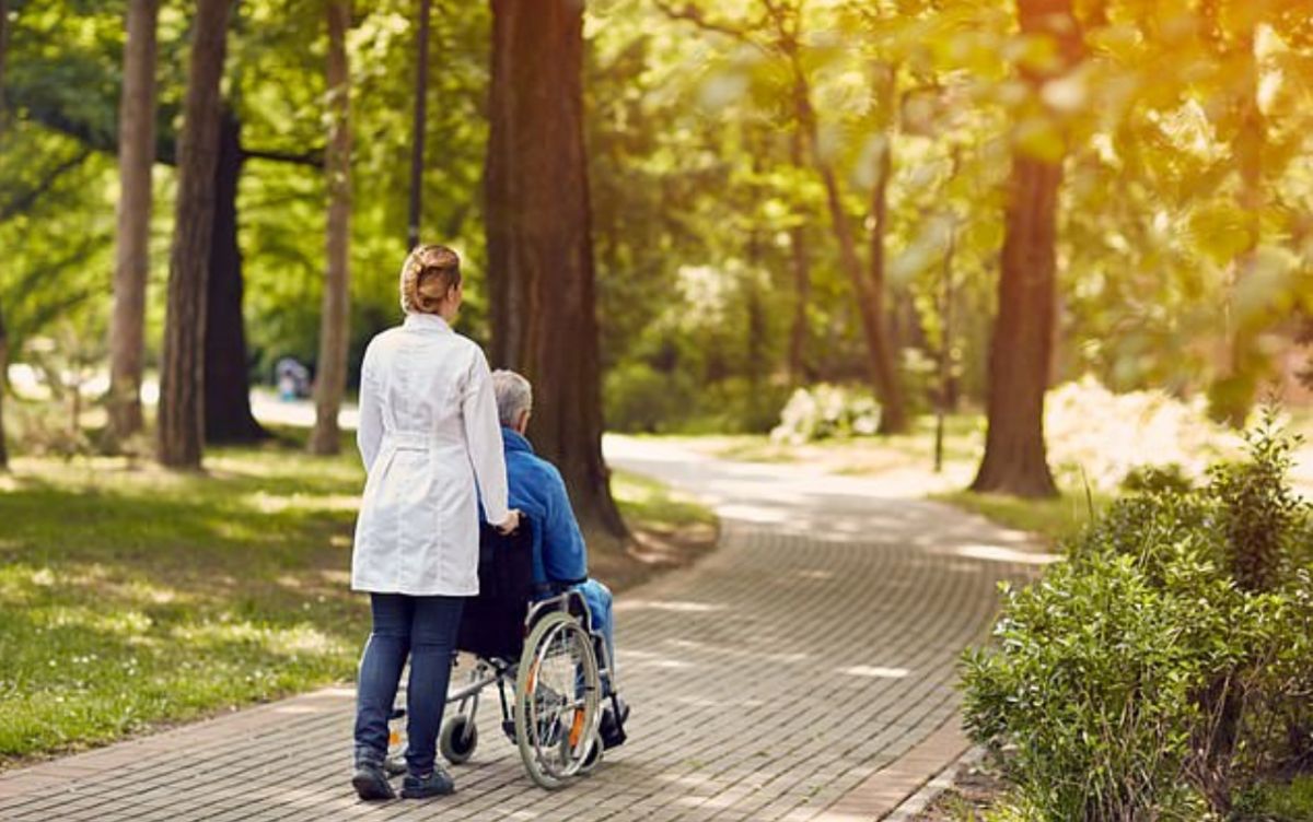 ▲澳洲一名女護士，利用職務之便，誘使 92 歲獨居老人簽署對自己有利的遺囑。示意圖。（圖／翻攝自英國 Daily Mail ）