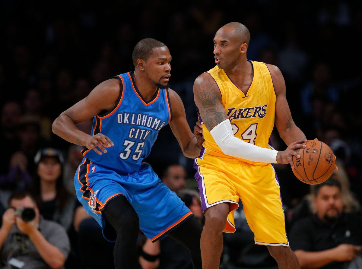 湖人一哥Kobe Bryant對位雷霆球星Kevin Durant。（圖／美聯社／達志影像）