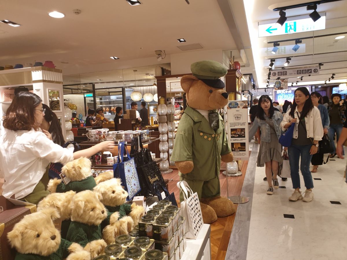 ▲新光三越台中店為周年慶暖身，日嚐好市改裝新開幕，不少專櫃有如精品店，美倫美煥。（圖／金武鳳攝，2019.9.27)