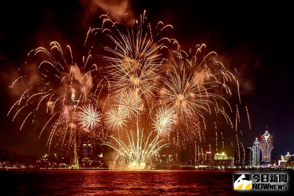 ▲《國際煙花比賽匯演》自 9 月 7 日至 10 月 5 日，每周六晚上 9 點及 9 點 40 分在澳門旅遊塔對出海面舉行。（圖／民眾提供）