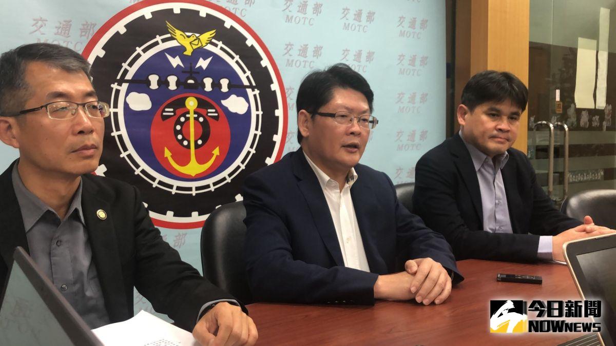 ▲交通部政務次長黃玉霖說明，高鐵南延屏東由「左營案」勝出。（圖／記者陳致宇攝, 2019.09.27）