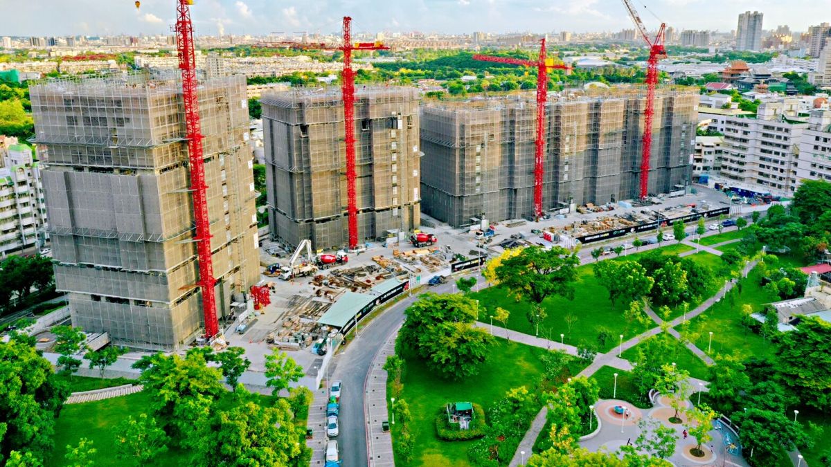 ▲「先造環境、再蓋建築」企業認養約5000坪的公園及鳳山溪河岸綠地。（圖／富邦建設提供）