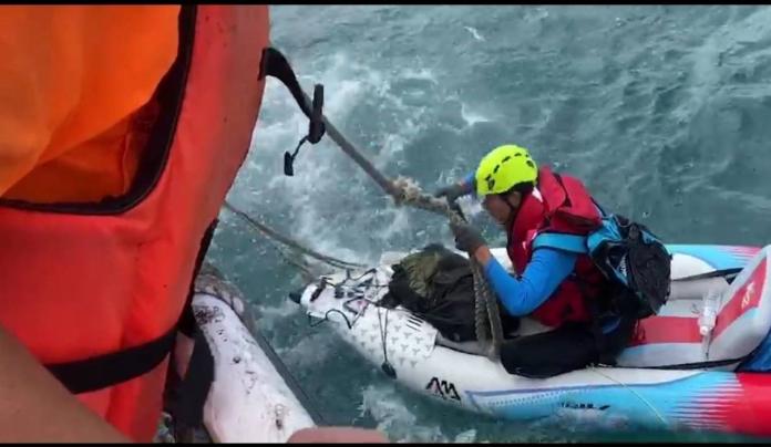 海象惡劣　澎東吉2獨木舟3人獲救　救援過程警艇電力故障
