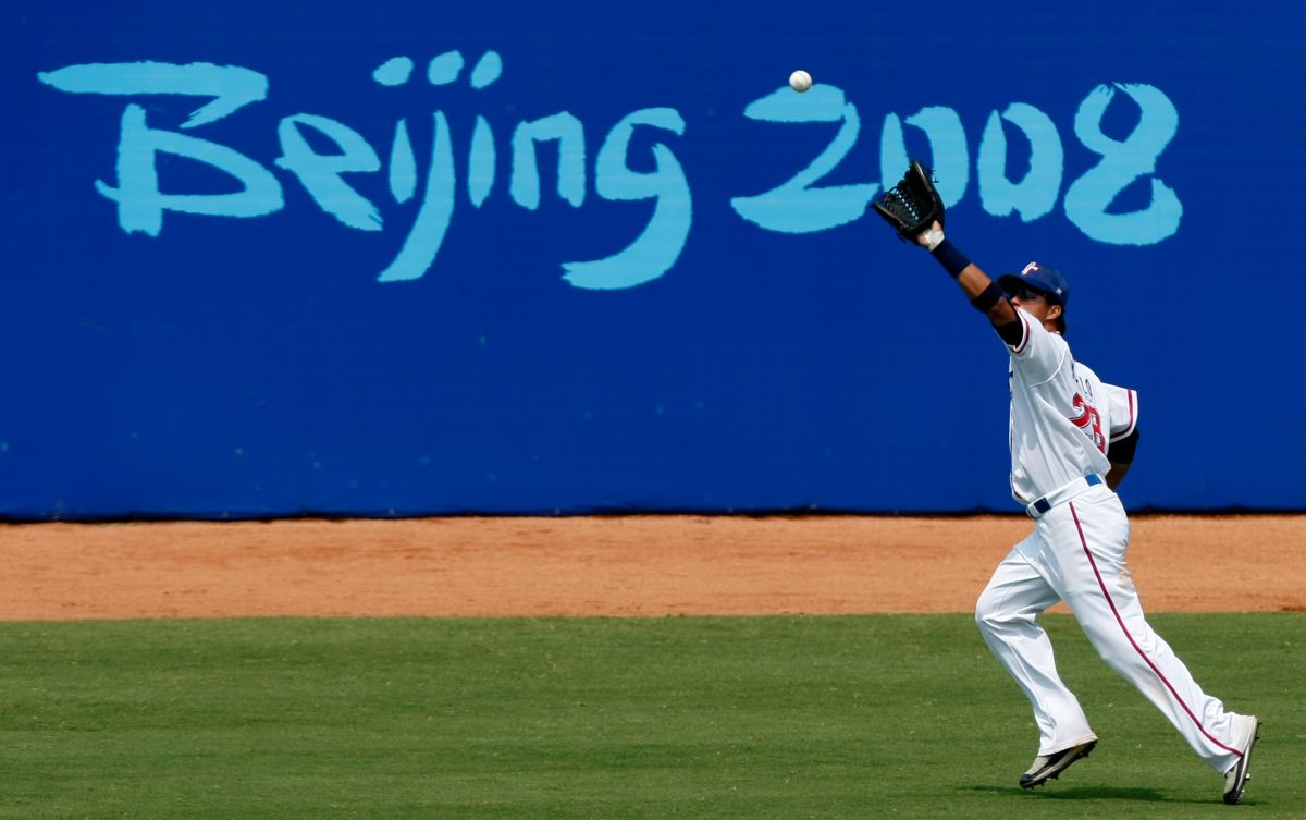彭政閔在北京奧運與石志偉擊掌。（圖／美聯社／達志影像）