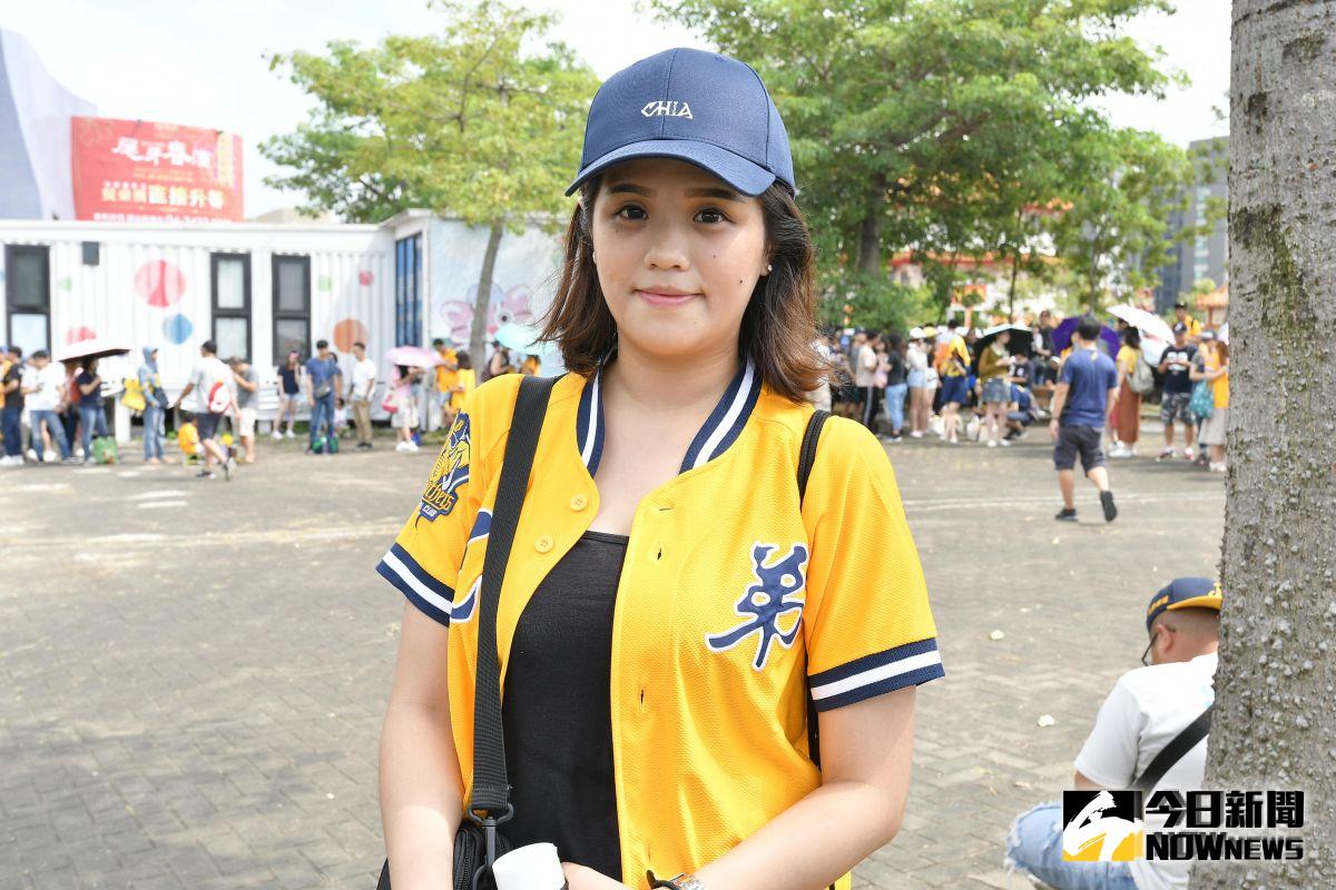 正妹球迷挺恰恰！（圖／葉政勳攝）
