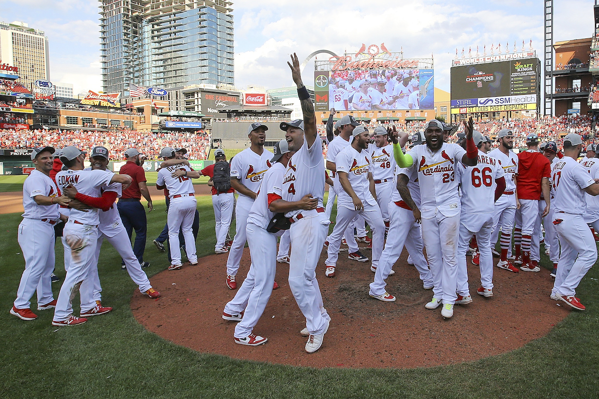 ▲因為有球員確診新冠病毒，紅雀隊與釀酒人一役延賽。（圖／美聯社／達志影像）