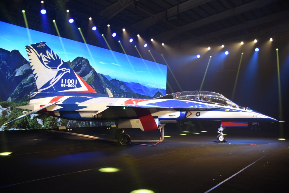 ▲勇鷹部訓高教機於9月24日舉行出廠典禮，這架飛機和F-CK-1B相比是構型修改，並不能算是一架新飛機。（圖／軍情與航空提供）