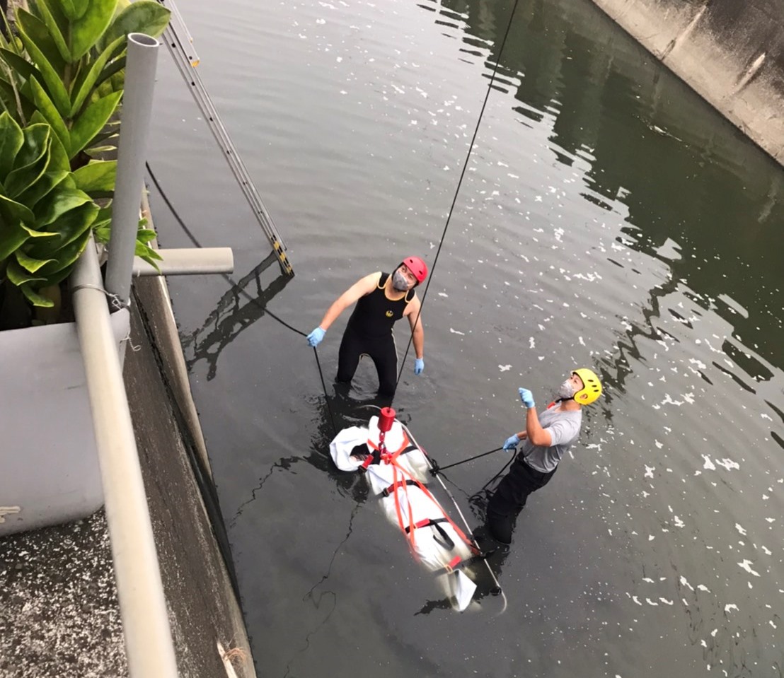 ▲許男疑失足跌落大排水溝，不幸溺斃。（圖／記者陳聖璋翻攝）