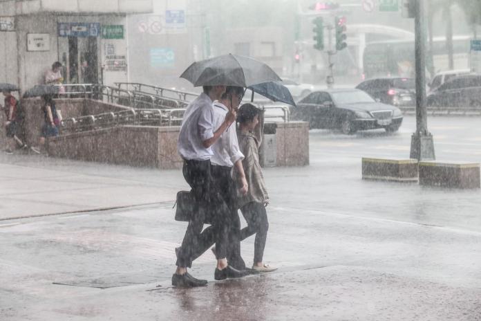 ▲米塔颱風來勢洶洶，北台灣要嚴防豪雨。（圖／NOWnews資料照片）