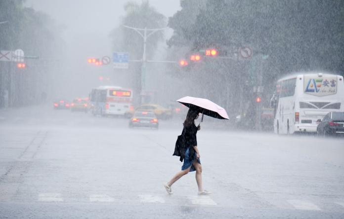 ▲米塔來襲，深夜北台灣將降下豪雨。（圖／NOWnews資料照片）
