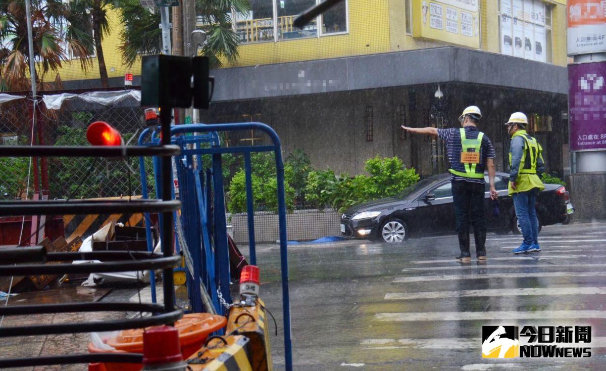 ▲台電統計截至下午5時，全台曾停電戶數累計共25294戶，其中20942戶已復電，尚有4352戶仍停電中。(圖／示意圖，NOWnews資料照片)