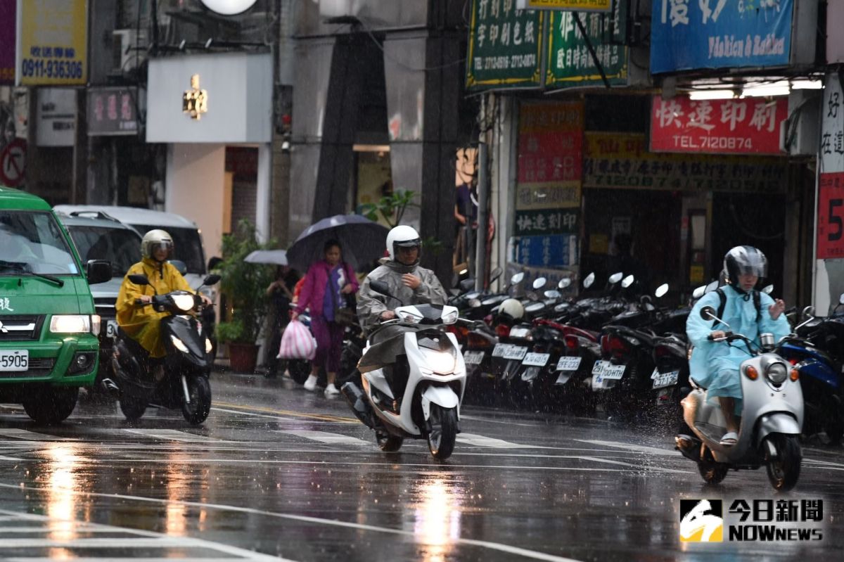 ▲米塔颱風侵襲，氣象局指出30日晚上6時至0時北台灣、宜蘭、花蓮地區風力最強。（圖／NOWnews資料照片）