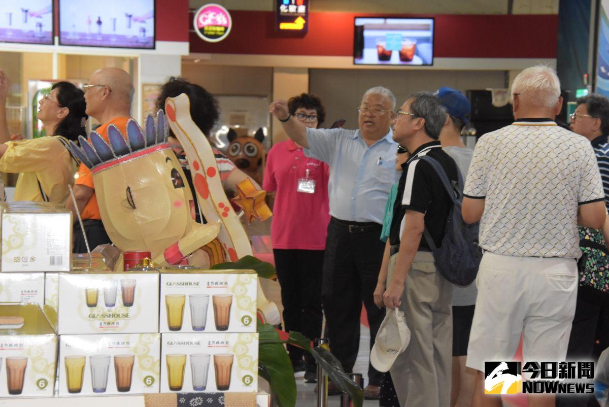 ▲大洋洲台灣商會聯合總會跨海自大洋洲回台灣，縣政府特別安排參訪台灣玻璃館。（圖／記者陳雅芳攝，2019.09.30）