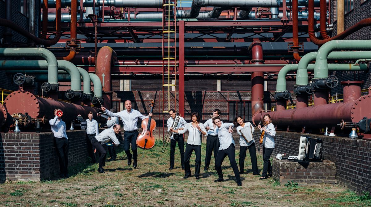 ▲壓軸場次《春華秋水》，邀請德國科隆知名的現代樂團E-MEX來臺合作。（圖／國立傳統藝術中心提供）