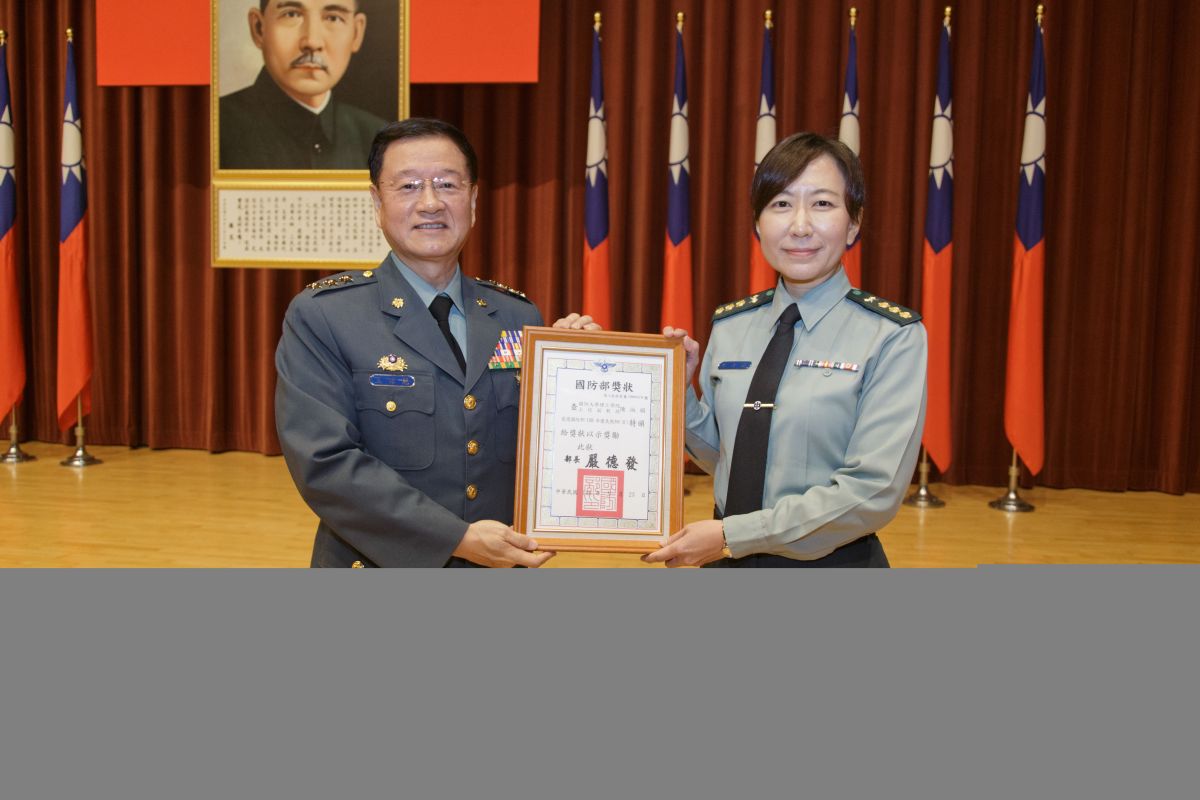 ▲ 理工學院「專利女王」陳淑娟上校在研發上的優異表現，多次榮獲「國防部優良教師」殊榮。（軍聞社記者周昇煒攝）