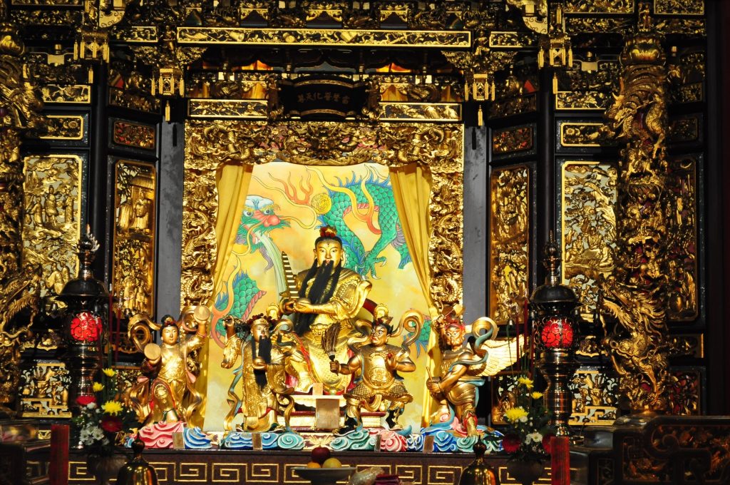 前排左一為電母，前排右一為雷公。（圖／翻攝自臺灣廟宇與神尊欣賞粉專）