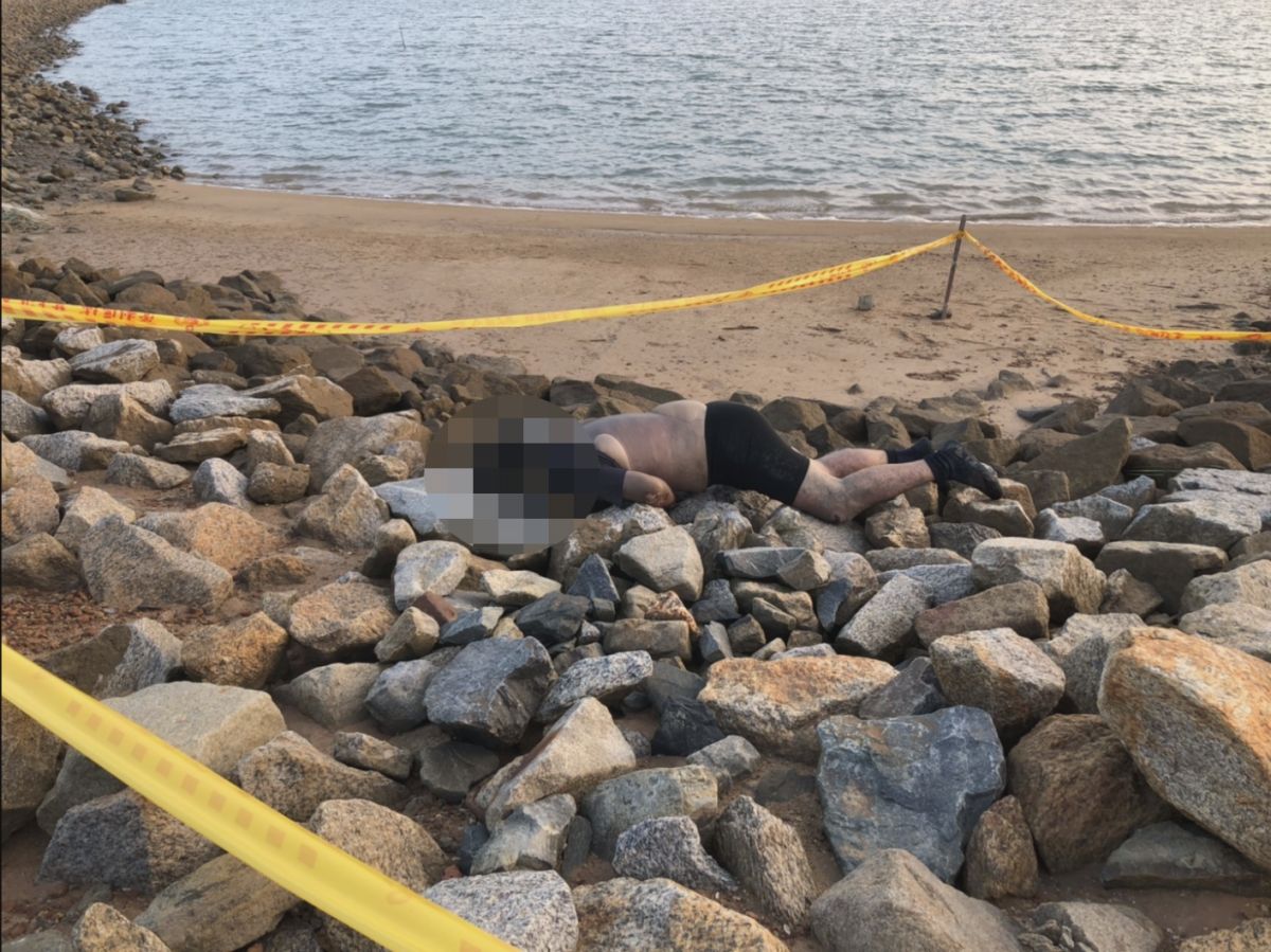 ▲金門官澳外環海堤今天上午驚現一具海漂男屍，身份尚待查證。（圖／民眾提供）
