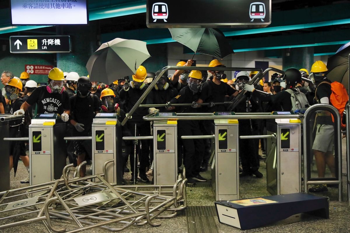 ▲港鐵近來在反送中示威活動中頻頻遭受破壞。（資料照／美聯社／達志影像）
