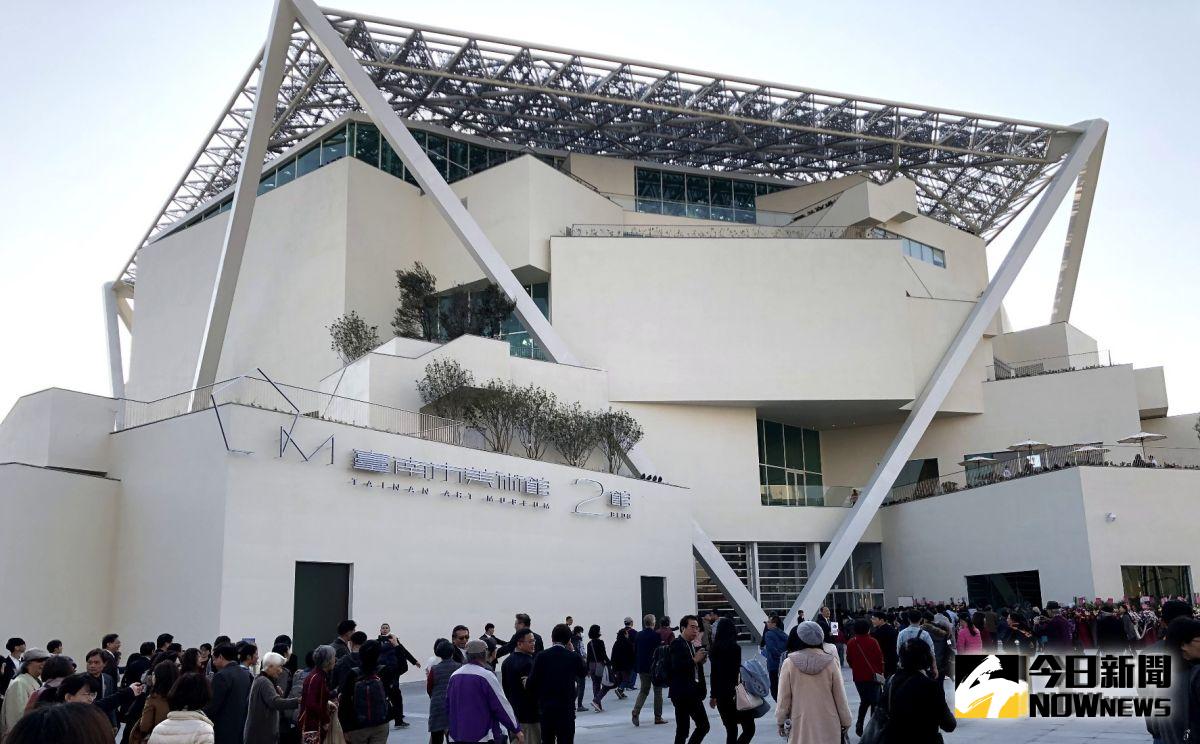 ▲台南美術館2館大白天竟上演活春宮。（圖／記者陳聖璋攝）