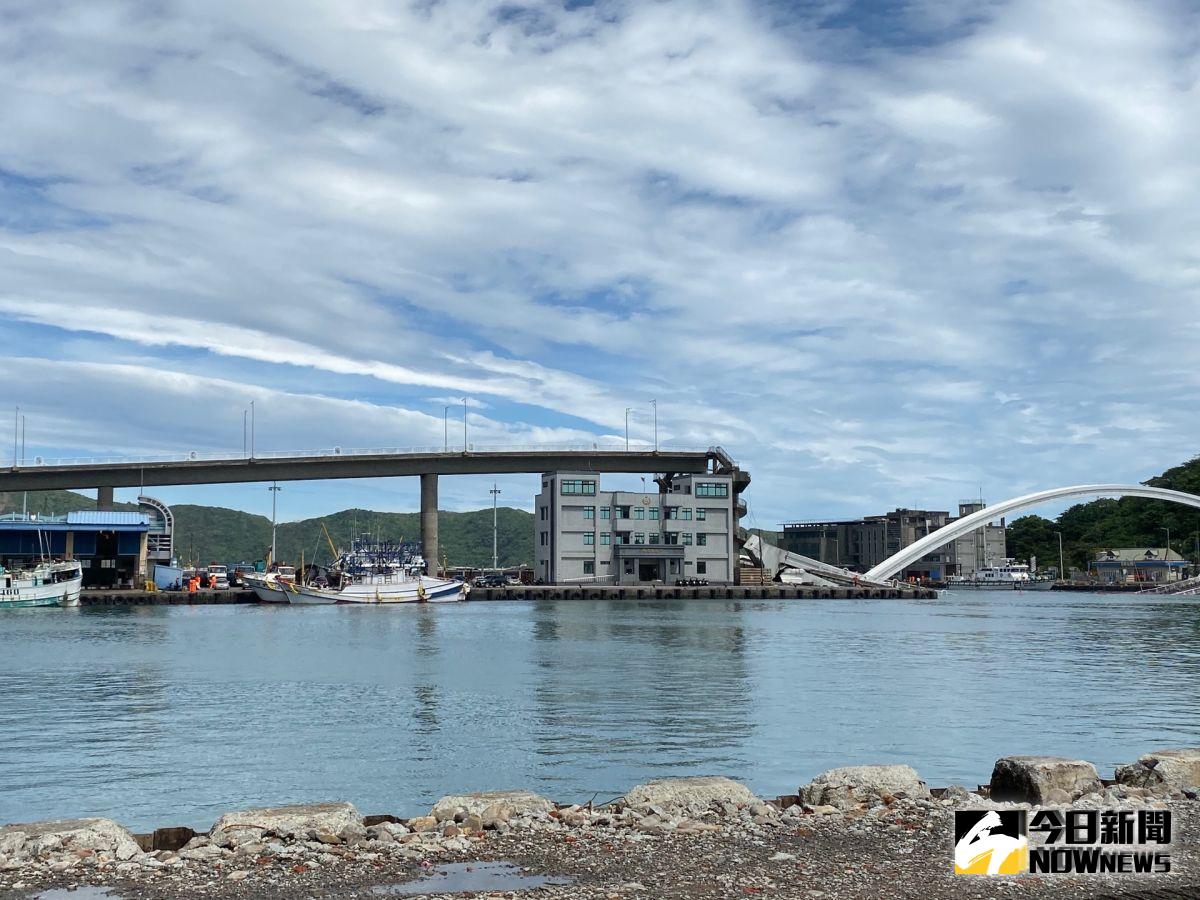 ▲宜蘭縣跨港大橋斷裂。（圖／記者李清貴攝， 2019.10.01）